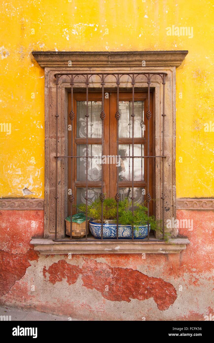 Mexico Window Box a typical window and wall in San Miguel de Allende, Mexico Stock Photo ...