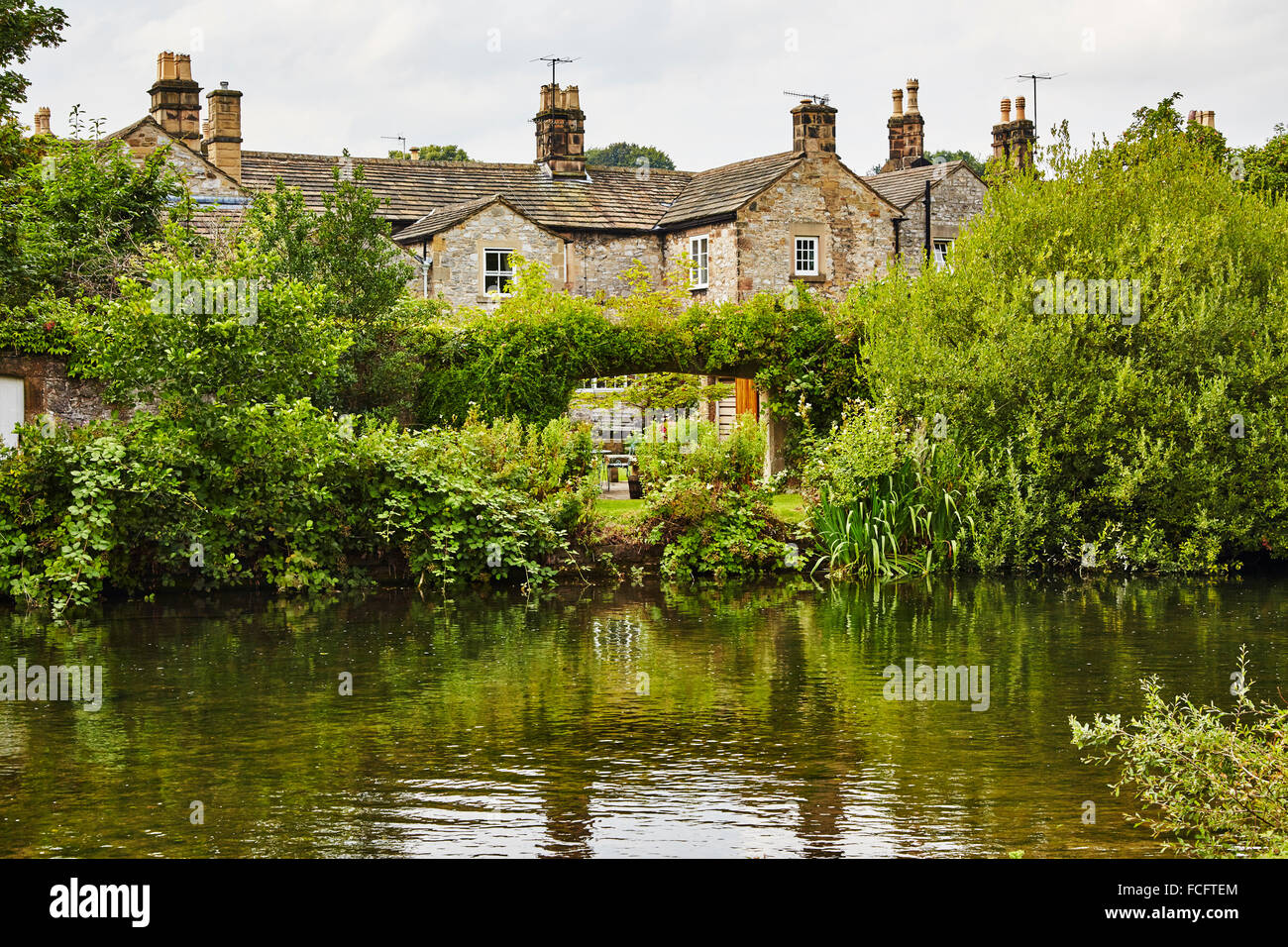 Old cottages next to the River Wye in Bakewell, Derbyshire, England, UK. Stock Photo