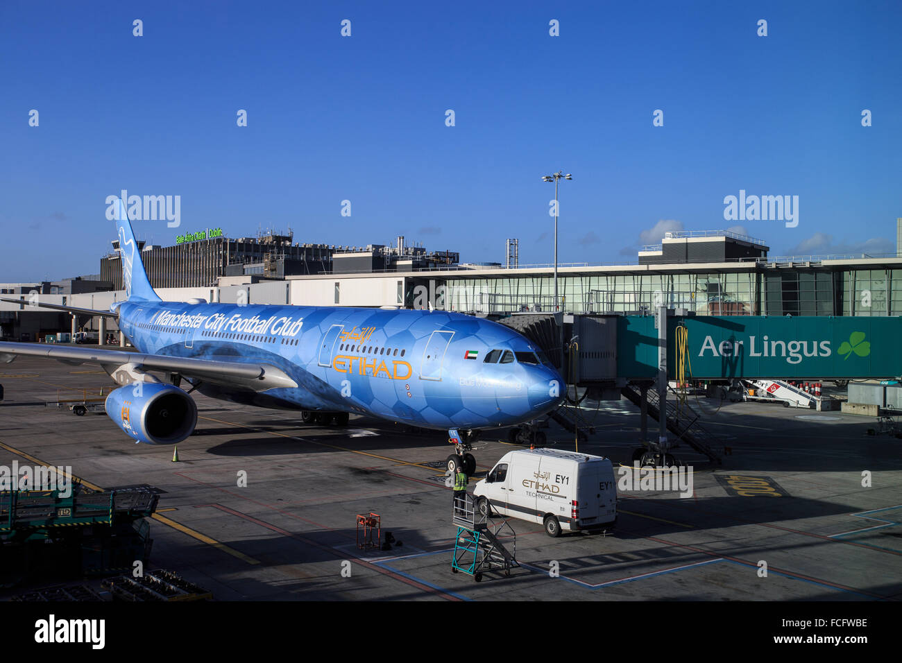 etihad air aircraft airline plane dublin airport Stock Photo Alamy