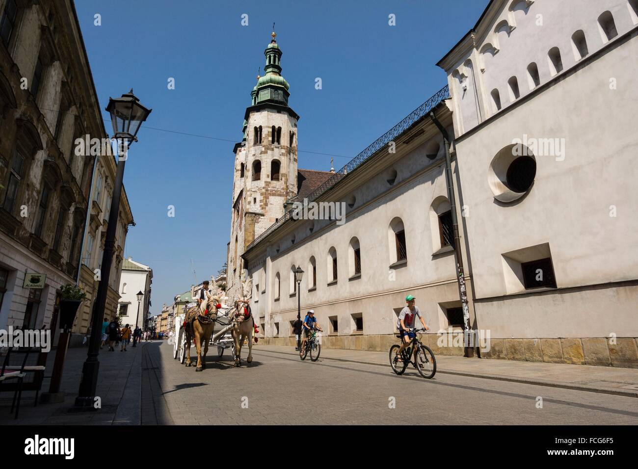 calle Glodzca y iglesia romanica de San Andres, construida entre 1079 y 1098, Kraków, Polonia, eastern europe. Stock Photo