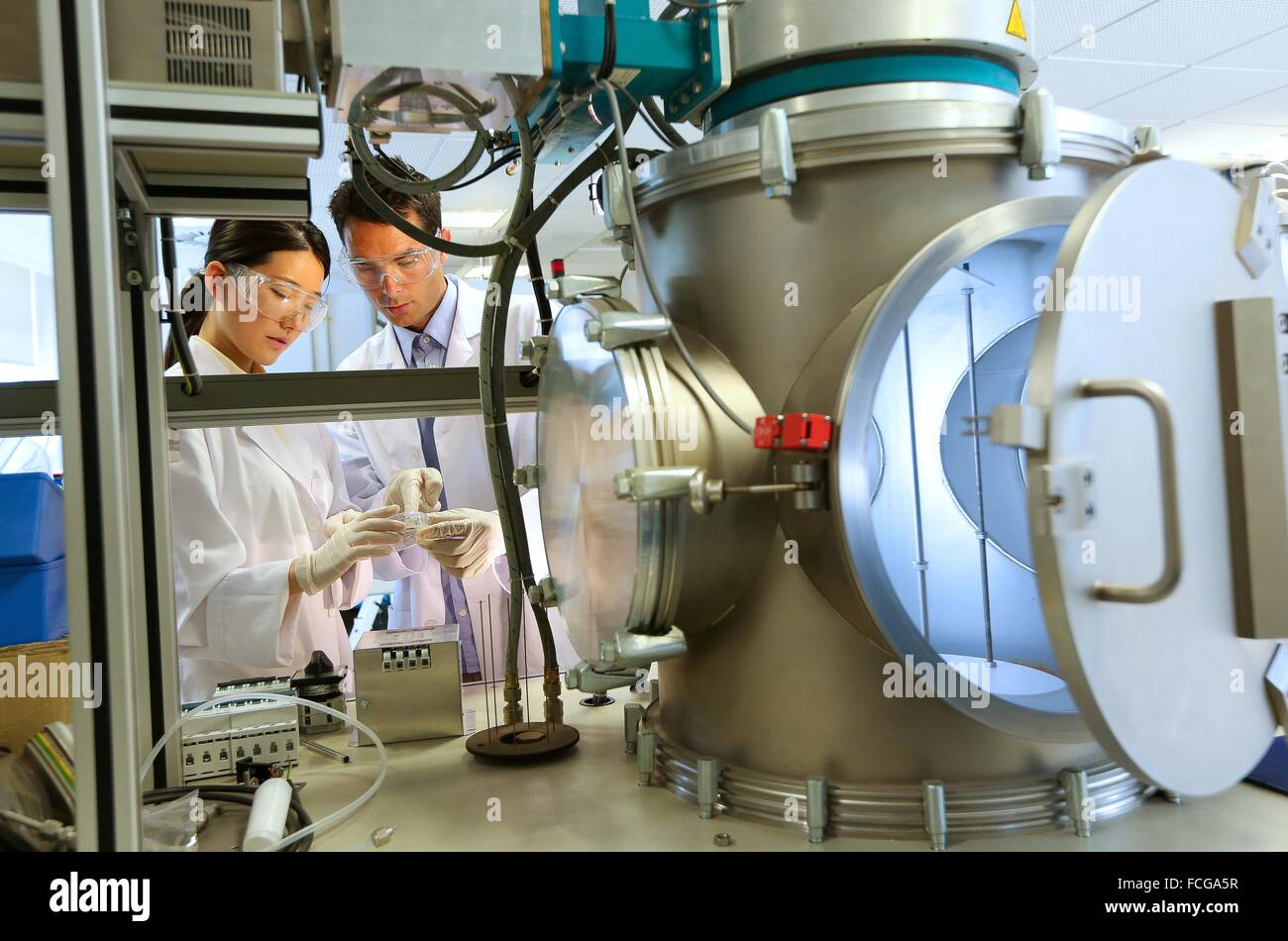 Vacuum chamber microwave plasma hires stock photography and images Alamy
