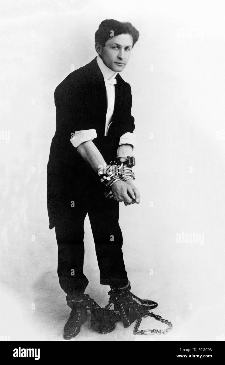 Escapologist Harry Houdini (born Erik Weisz) in chains, c. 1905 Stock Photo