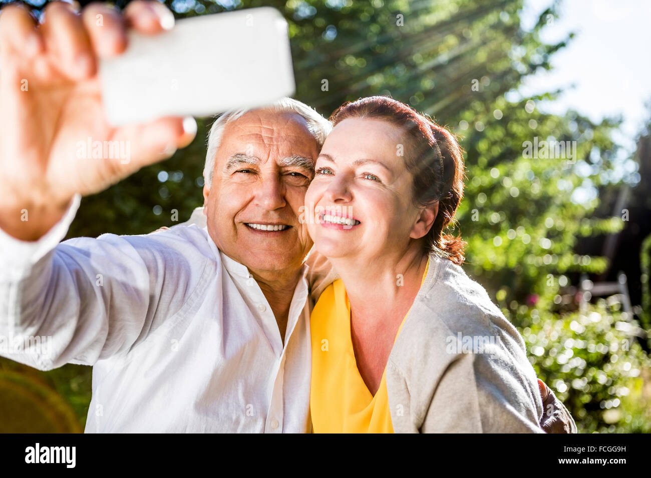Happy elderly couple taking a selfie outdoors Stock Photo - Alamy