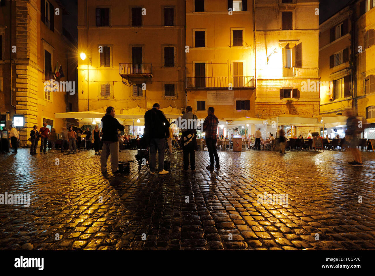 buskers in front of restaurant on the Piazza della Rotonda, Rome, Italy Stock Photo