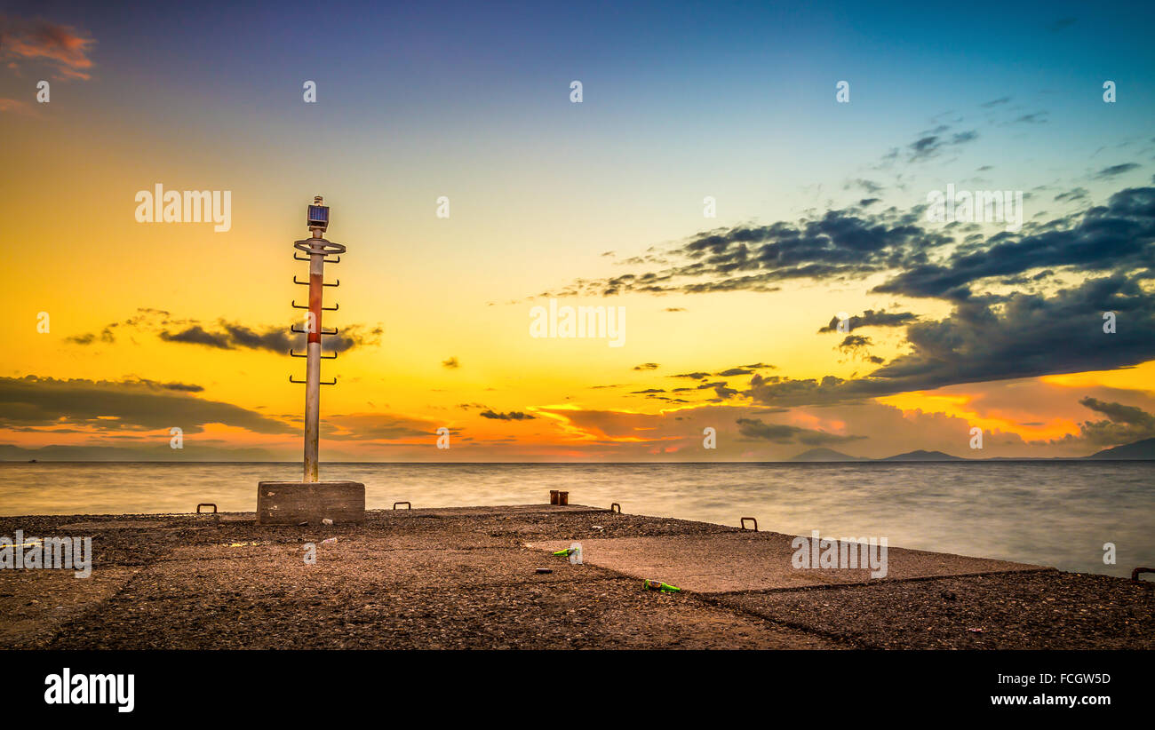 Beautiful sunrise over ocean hi-res stock photography and images - Alamy