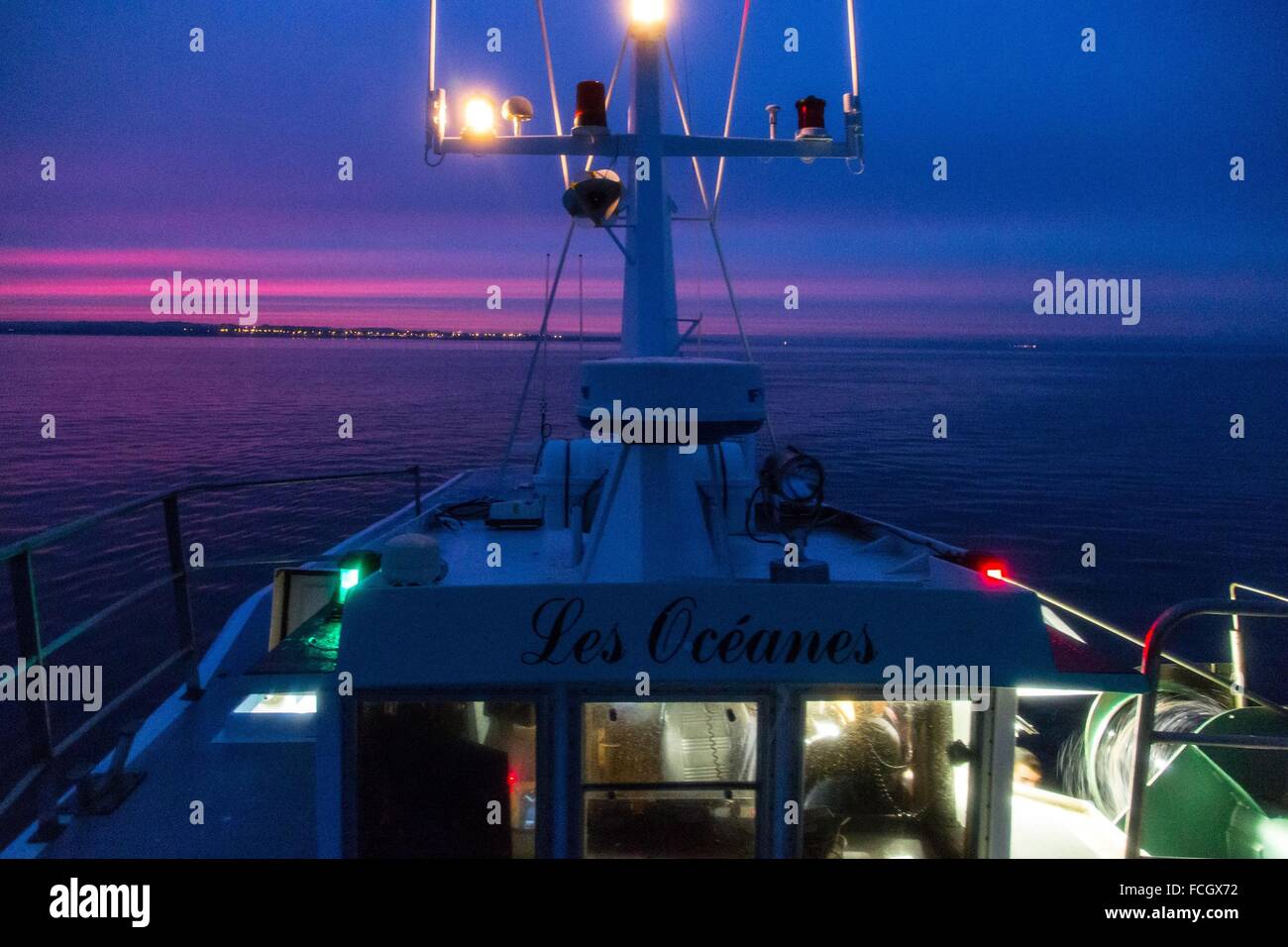 NAVIGATING IN THE DARK AT DAWN, SEA FISHING ON THE GILLNETTING BOAT 'LES OCEANES' OFF THE COAST OF LORIENT (56), BRITTANY, FRANC Stock Photo