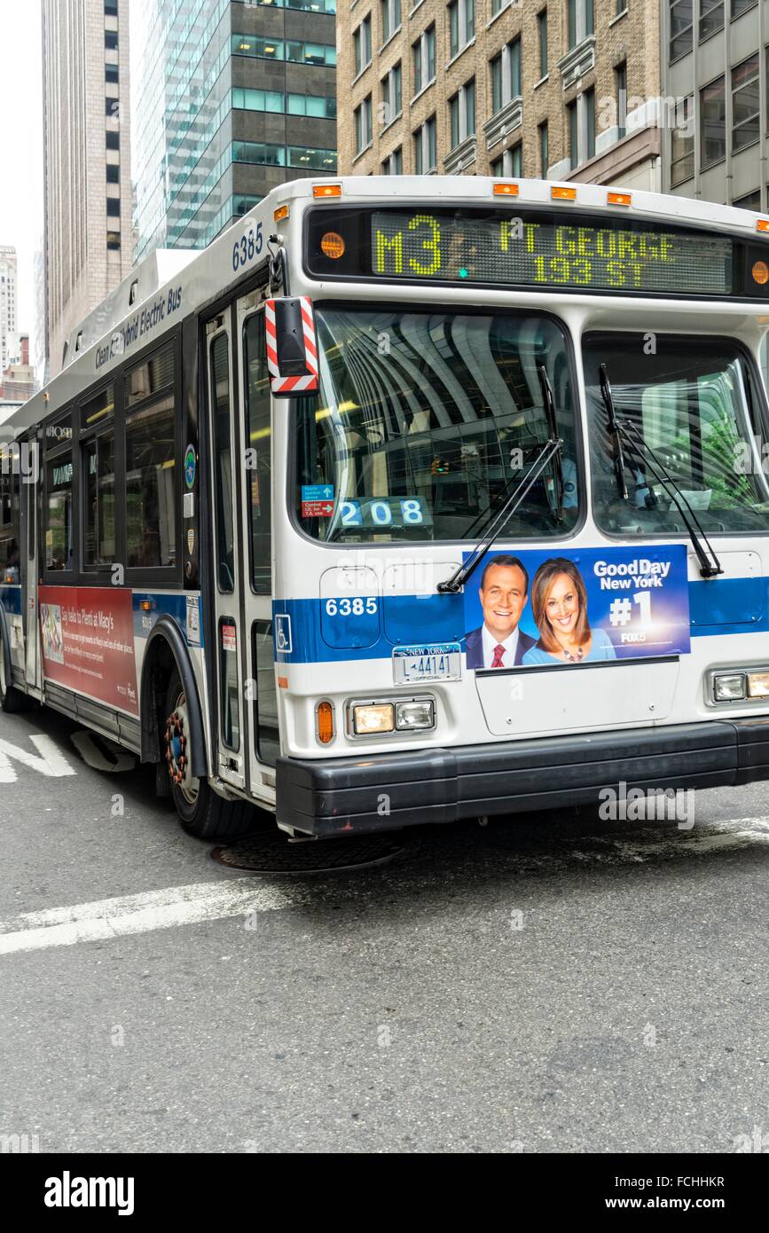 M3 Manhattan New York City Bus, Making it´s way up Madison Avenue. USA ...