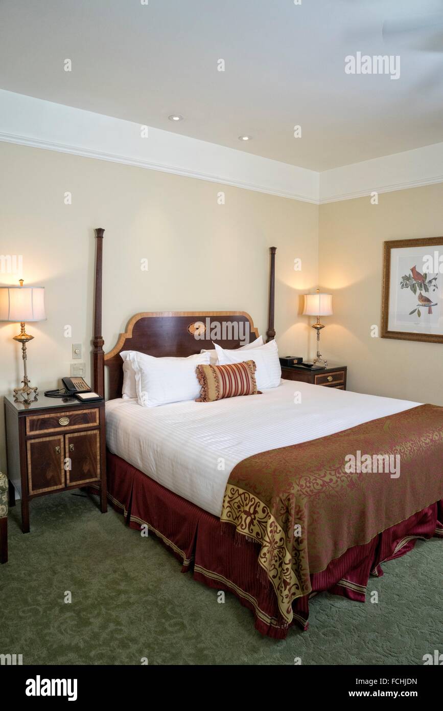 Hotel king size bed hires stock photography and images Alamy
