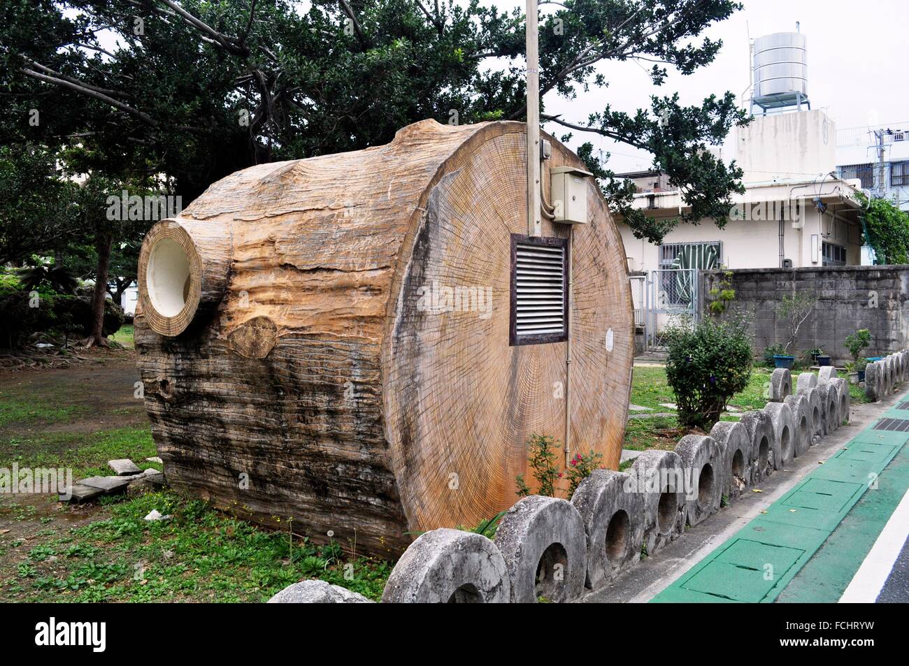 Fake tree real public bathroom hires stock photography and images Alamy