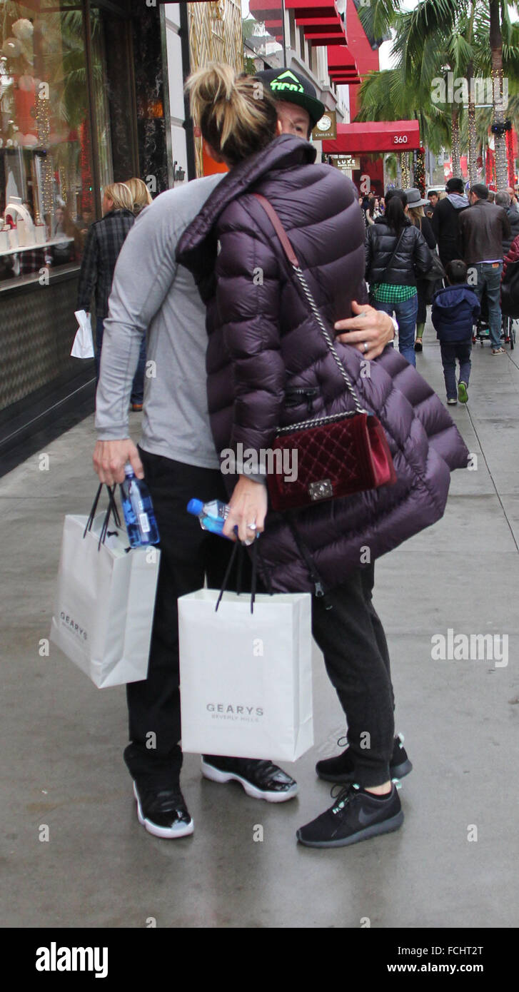 Mark Wahlberg goes christmas shopping at luxury jewelry store, Gearys