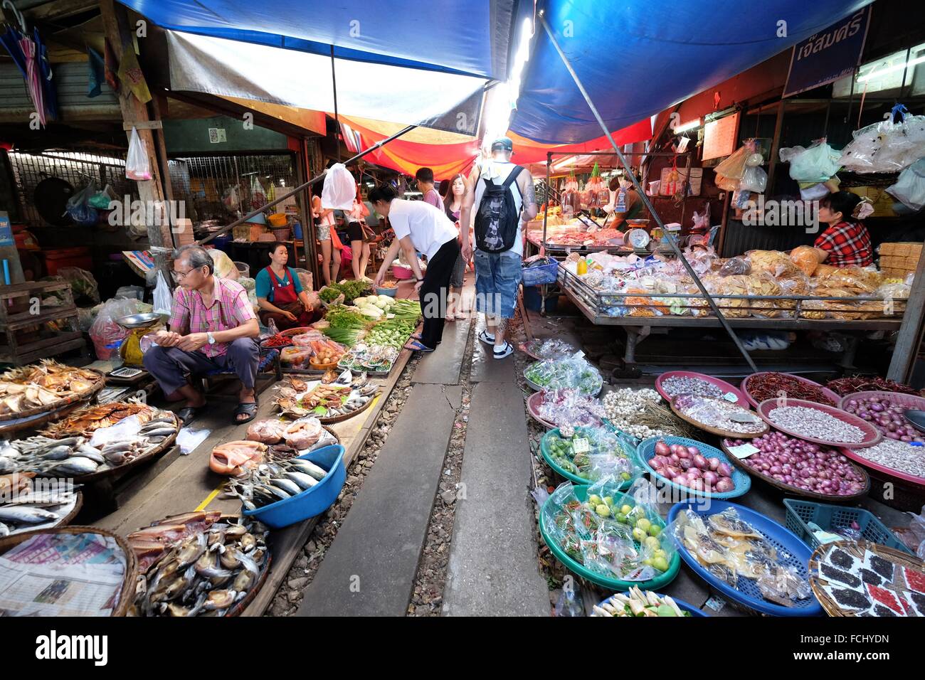 Maeklong Train Market Umbrella Market, Thailand Stock Photo Alamy