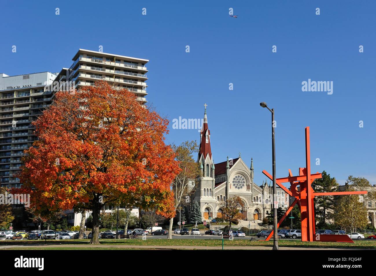Iroquois´´ sculpture by Mark di Suvero, Eakins Oval, Benjamin Franklin