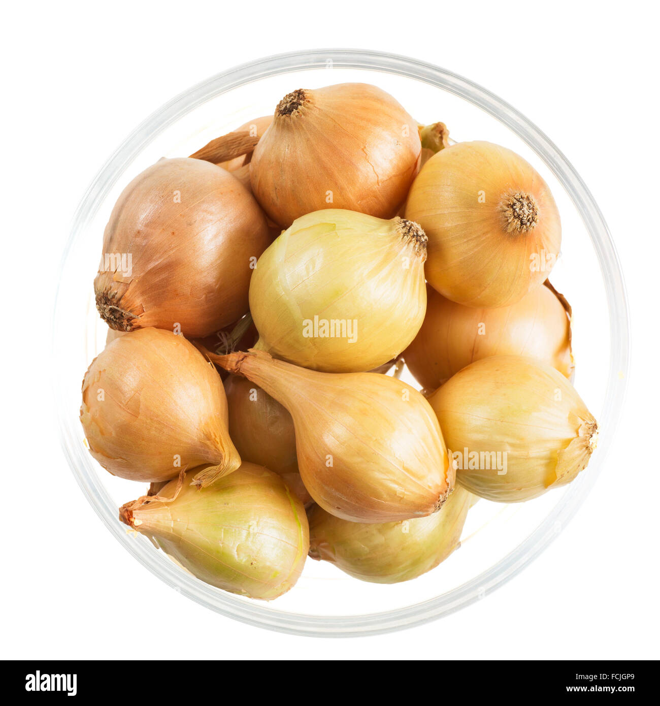 Yellow pearl onions in bowl isolated on white Stock Photo - Alamy