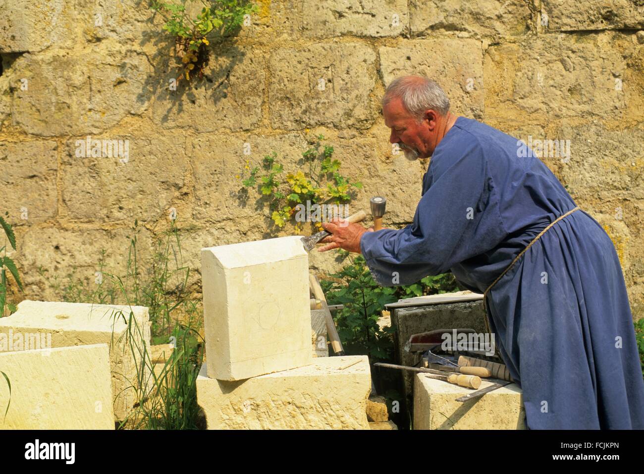 Medieval stonemason hi-res stock photography and images - Alamy