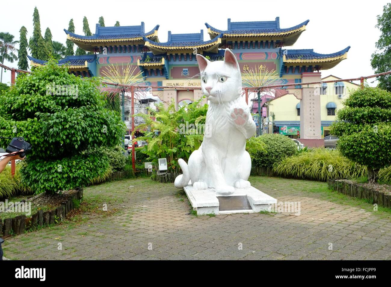 White Cat The Landmark Of Kuching Sarawak Malaysia Stock Photo Alamy