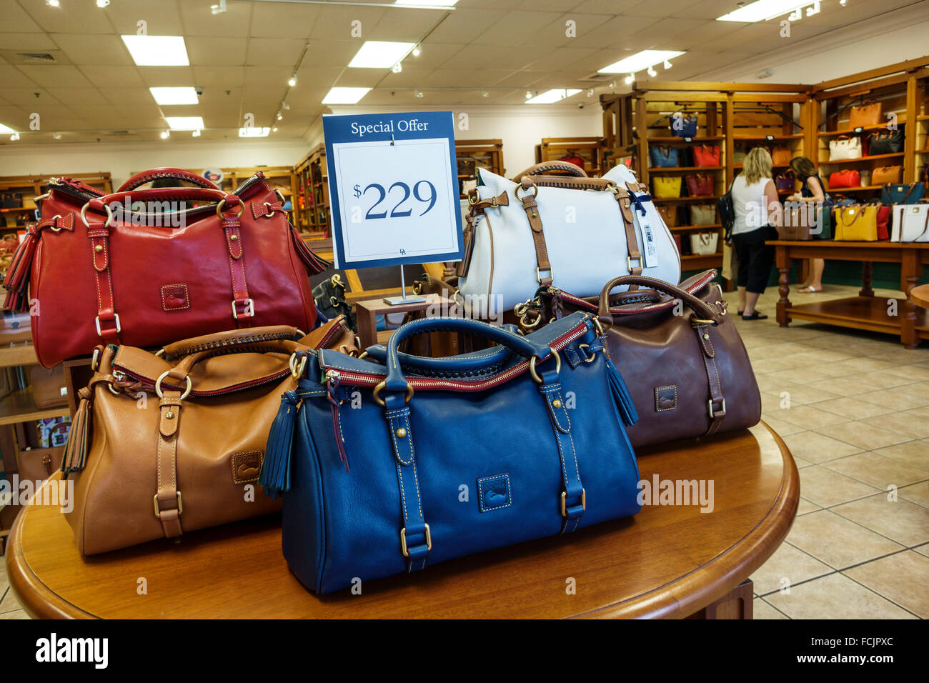 dooney and bourke handbags outlet