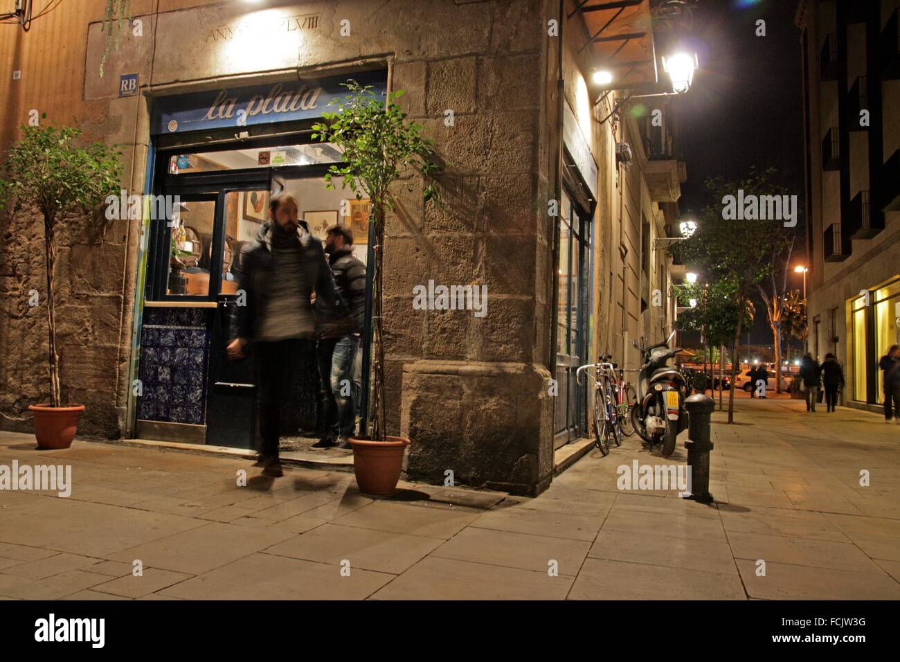 Bar La Plata at night, Gothic Quarter, Barcelona, Catalonia, Spain Stock  Photo - Alamy