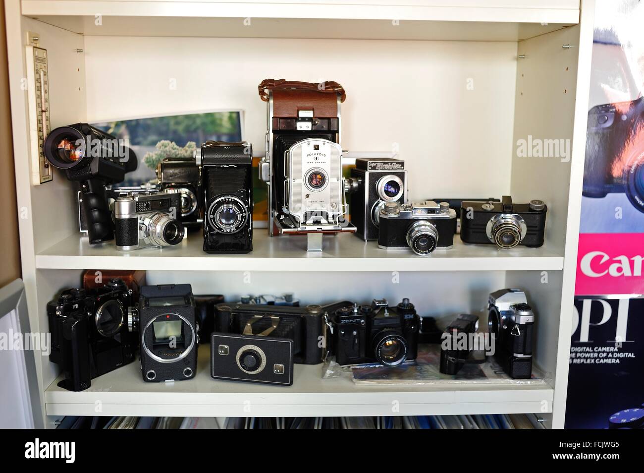 Classic cameras hires stock photography and images Alamy