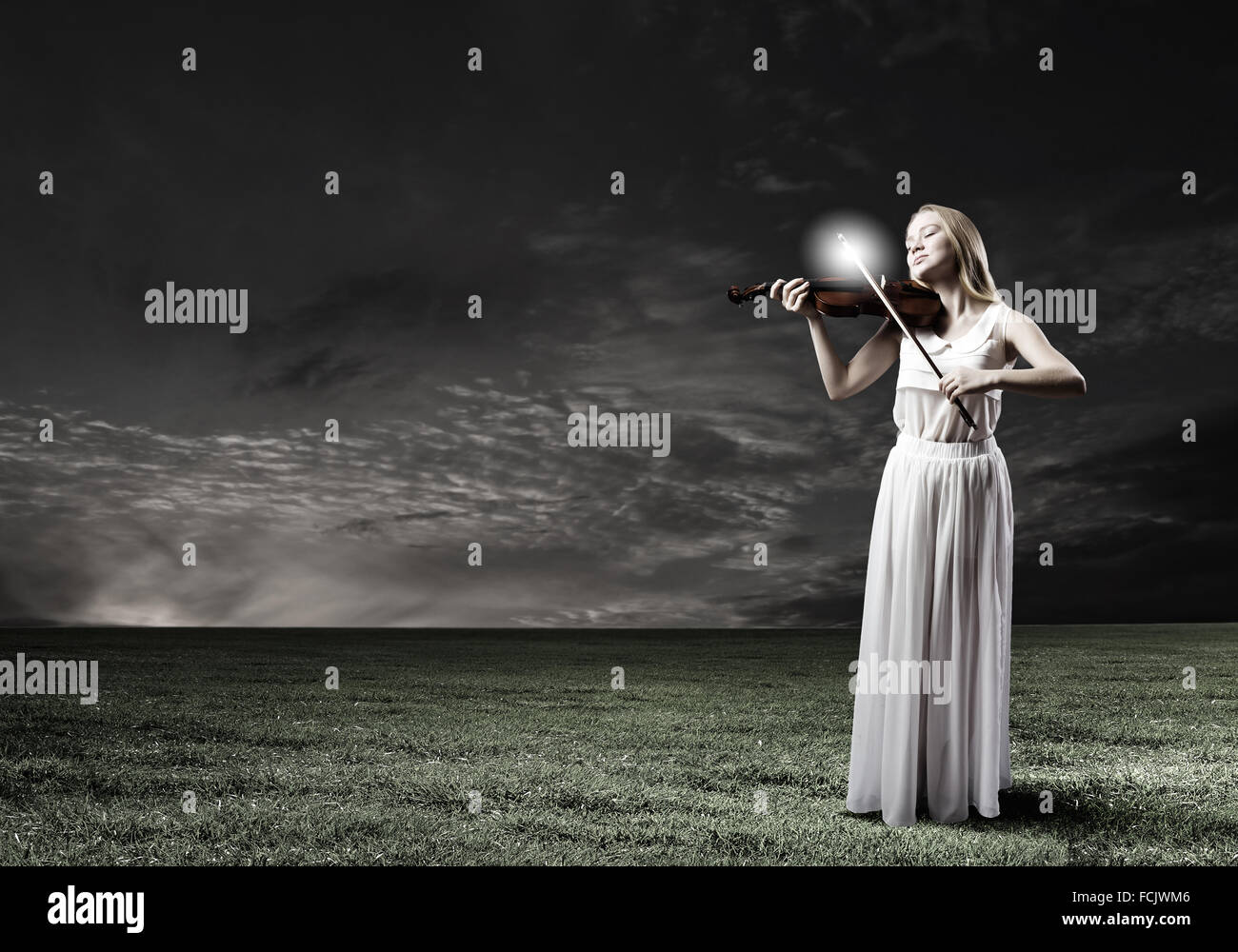 Young woman in white dress playing violin Stock Photo - Alamy