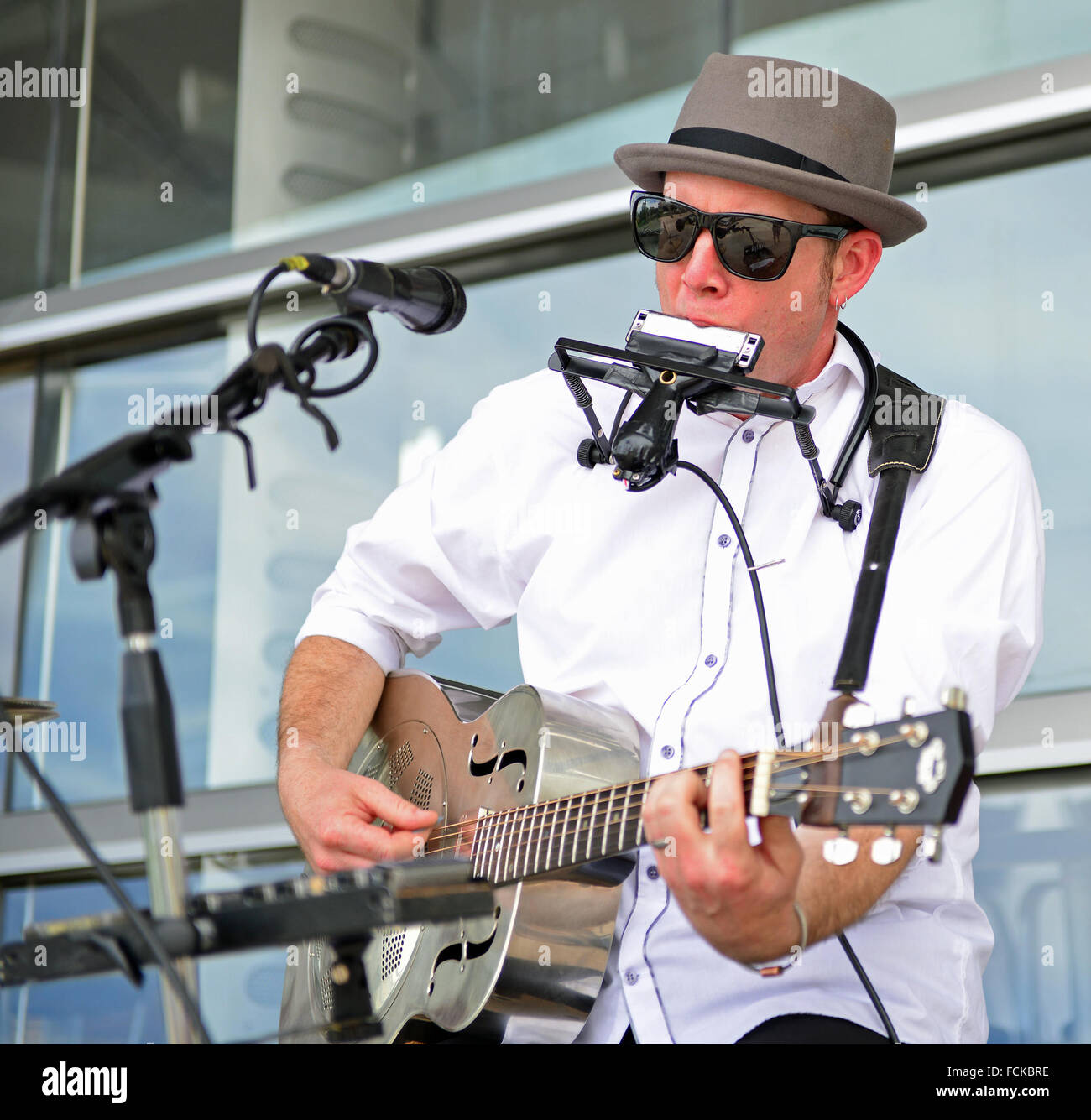 Christchurch, New Zealand. 23rd January, 2016. Picture :World Buskers Festival Christchurch New Zealand.Lil Chuck One Man Skiffle Machine from New Zealand performs at this years World Buskers Festival. Date 23/01/2016 Ref: Credit:  charlie bryan/Alamy Live News Stock Photo