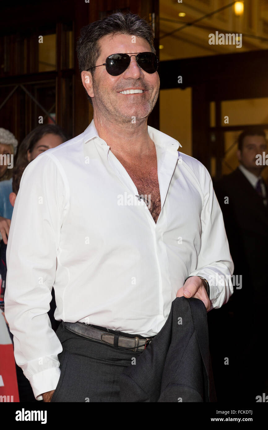 Simon cowell 2016 hi-res stock photography and images - Alamy