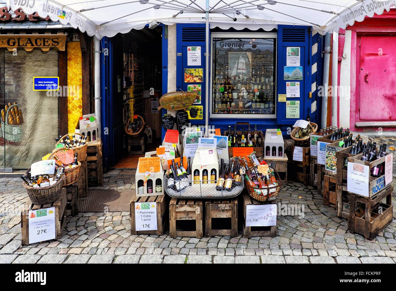 Local gift store front hires stock photography and images Alamy
