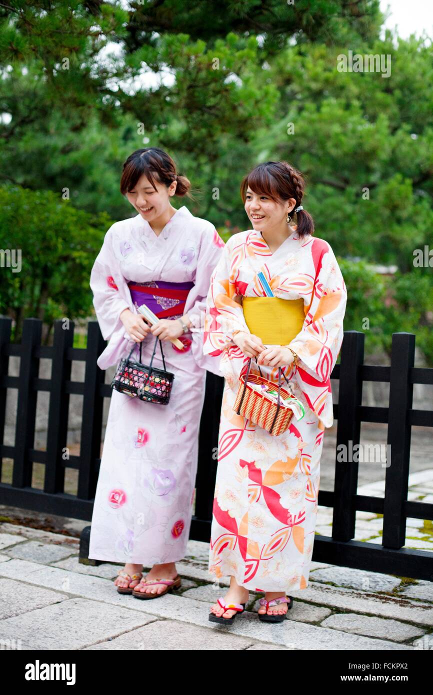 Japanese teenagers with traditional kimono Stock Photo - Alamy