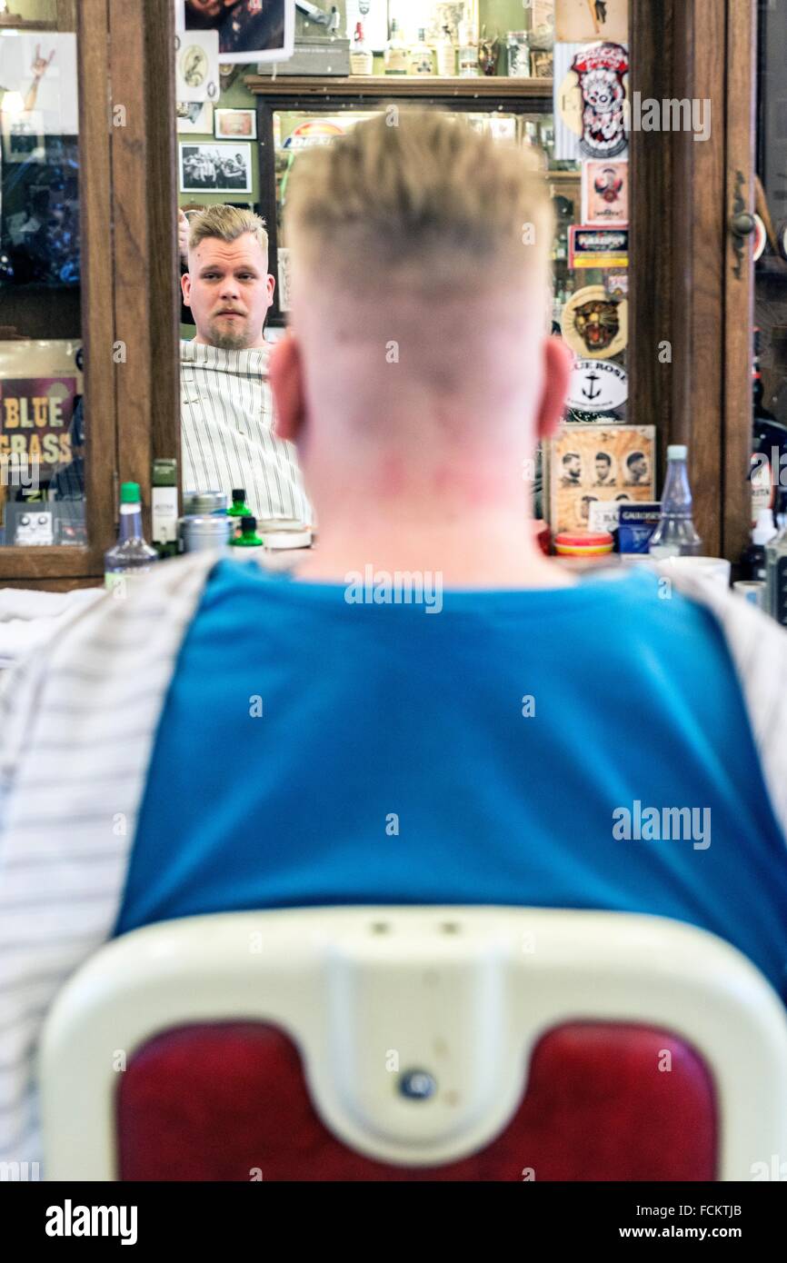 Old barbers store hires stock photography and images Alamy