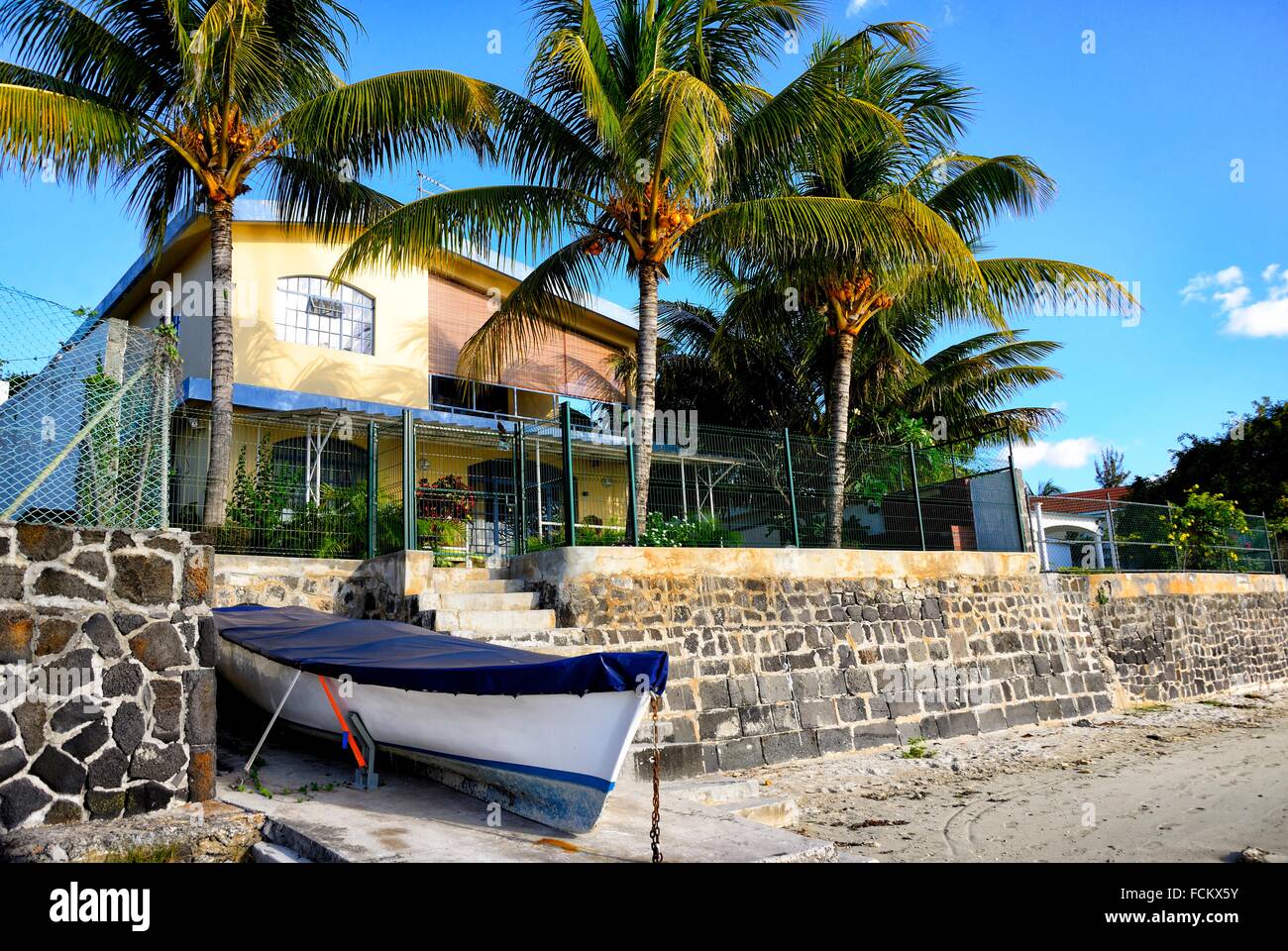 Africa, Mauritius, Pamplemousses, Tombeau Bay coast, beachfront villa