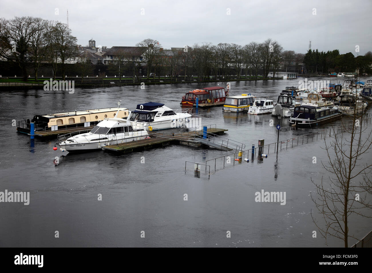 Boats cut off from the riverbank by Shannon flooding Stock Photo