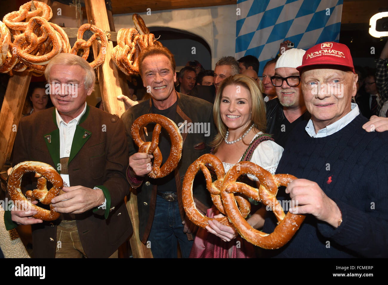 Get Arnold schwarzenegger posant HD