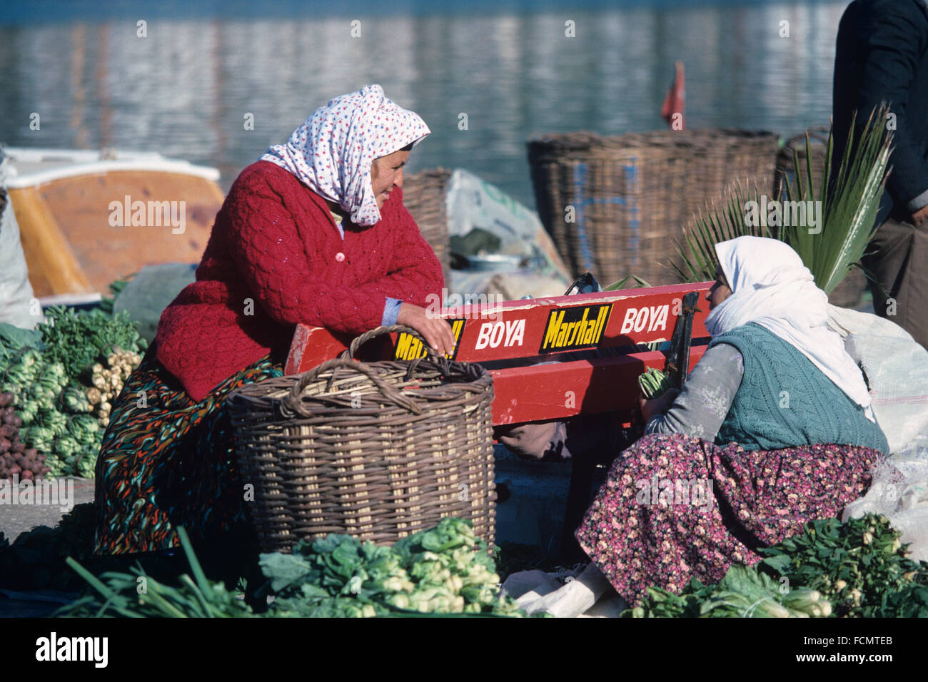 Women with scarves hi-res stock photography and images - Alamy