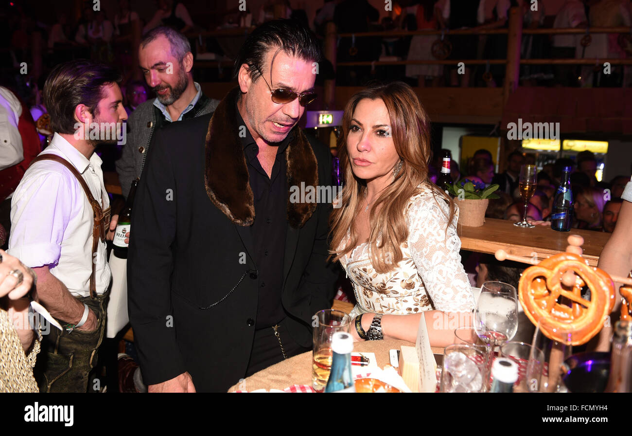 Going, Austria. 22nd Jan, 2016. Singer Till Lindemann of the band Rammstein and actress Simone Thomalla chatting at the 25th Weisswurst party at Stanglwirt hotel in Going, Austria, 22 January 2016. Photo: Felix Hoerhager/dpa/Alamy Live News Stock Photo
