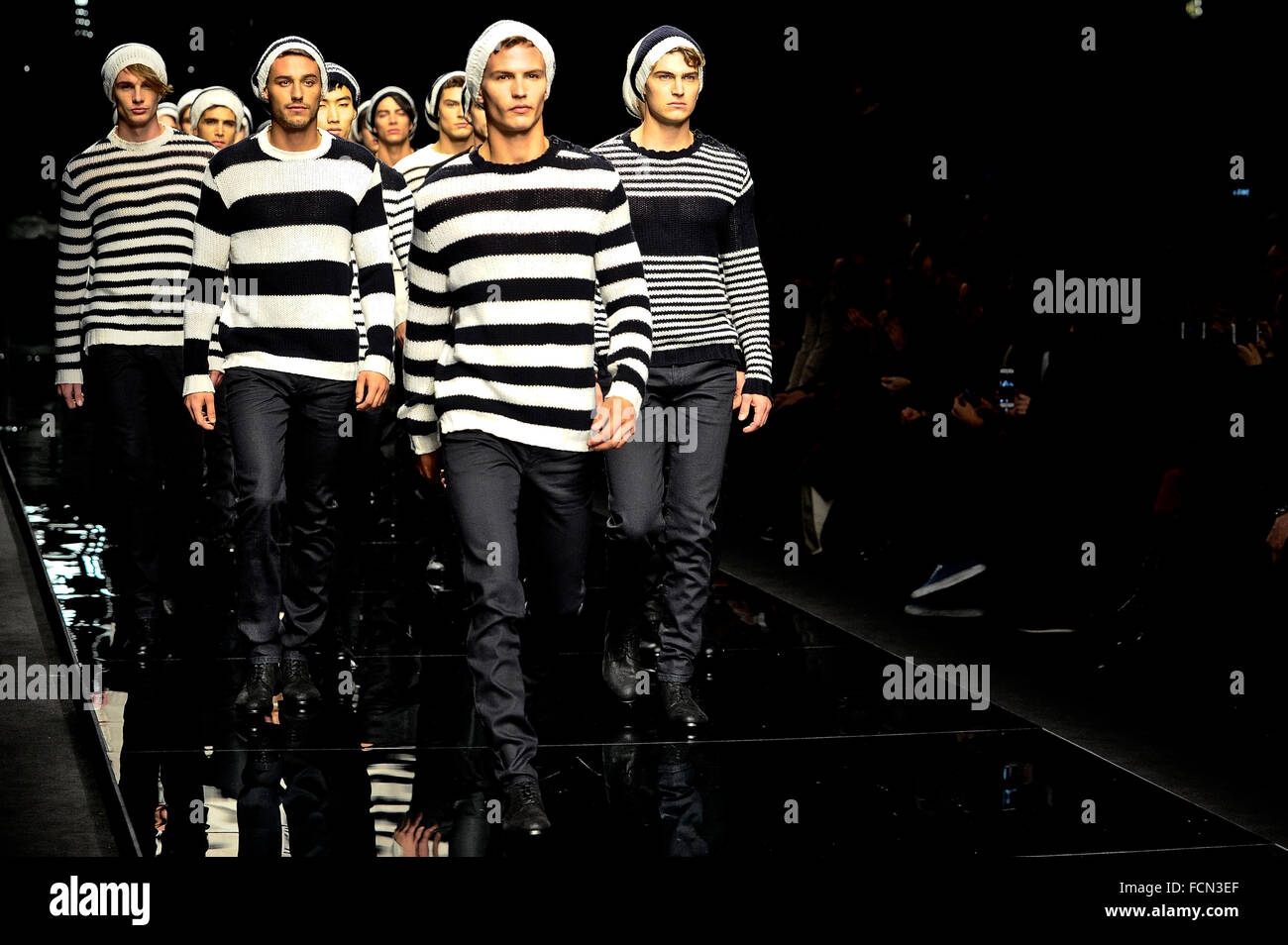 Mens fashion week hi-res stock photography and images - Alamy