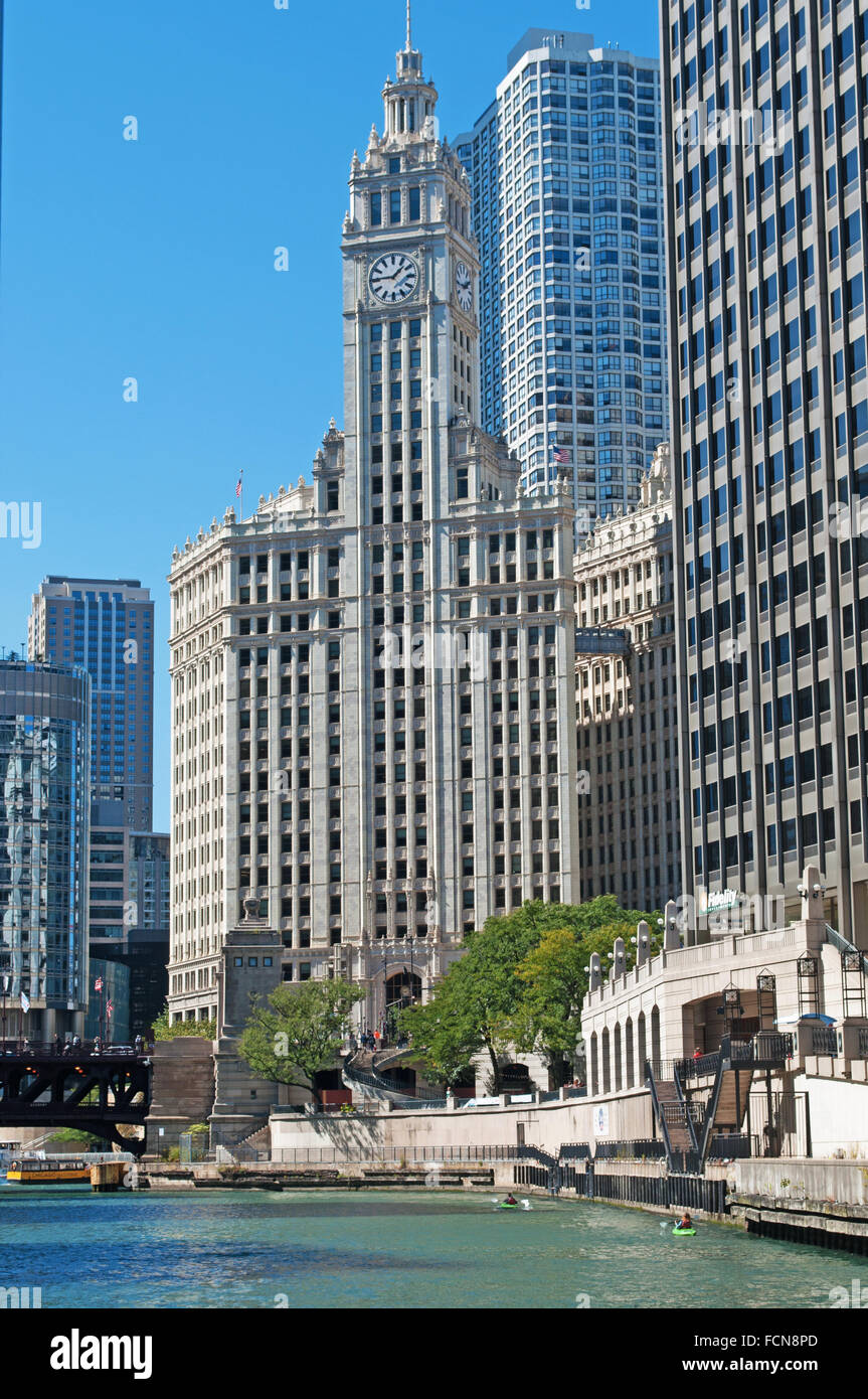 Chicago, Illinois, Usa: canal cruise on the Chicago River, view of the Wrigley Building, iconic skyscraper and headquarters of the Wrigley Company Stock Photo