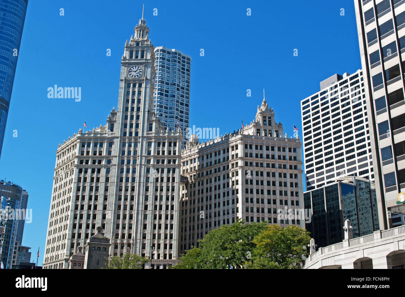 Chicago, Illinois, Usa: canal cruise on the Chicago River, view of the Wrigley Building, iconic skyscraper and headquarters of the Wrigley Company Stock Photo