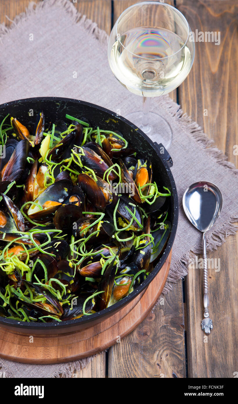 Mussels cooked in wine Stock Photo Alamy
