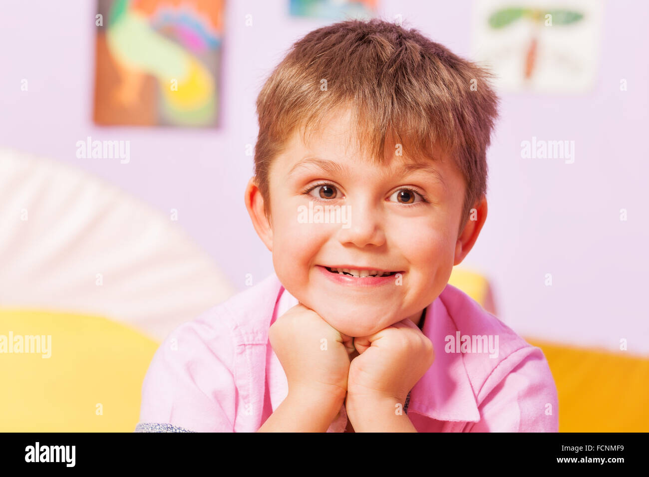 Portrait of a boy smiling hi-res stock photography and images - Alamy