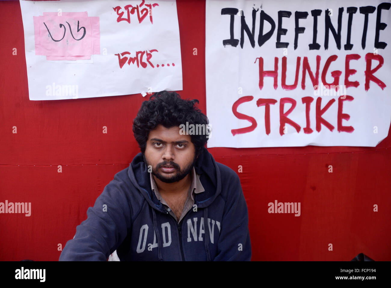 Kolkata, India. 23rd Jan, 2016. Man sitting with banners at his back during protest in front of the University. Ex Presidency student and researcher at Barkley University, U.S.A. Deborshi Chakroborty starts indefinite hunger strike protesting against suicide of Dalit student Rohit Vemula and atrocities on Dalit community by BJP and BJP led government in opposite side of Jadavpur University's Gate No 4. © Saikat Paul/Pacific Press/Alamy Live News Stock Photo