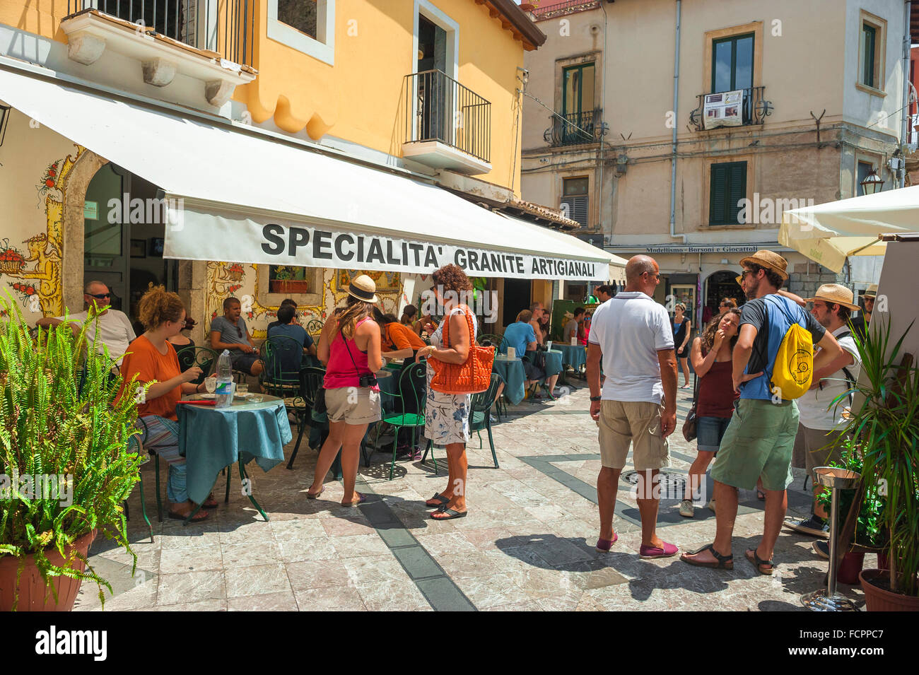Italy bar summer, view of people standing and sitting outside a popular  granita bar in Taormina, Sicily Stock Photo - Alamy