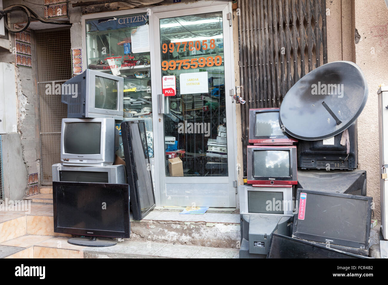 TV repair shop in the old town of Nizwa. Sultanate of Oman, Middle East Stock Photo