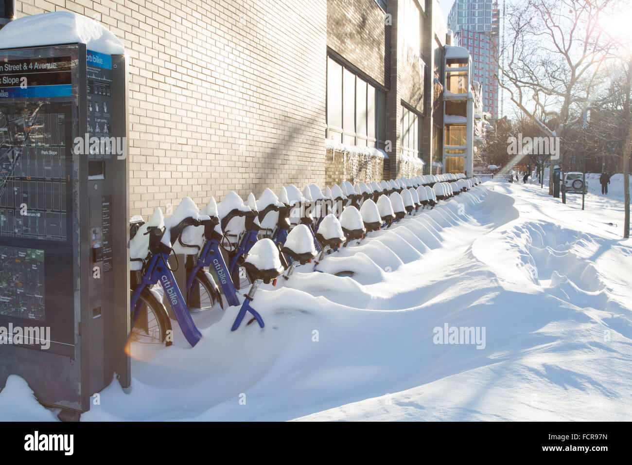 Winter storm Jonas burries New York recorded as the second biggest Snow