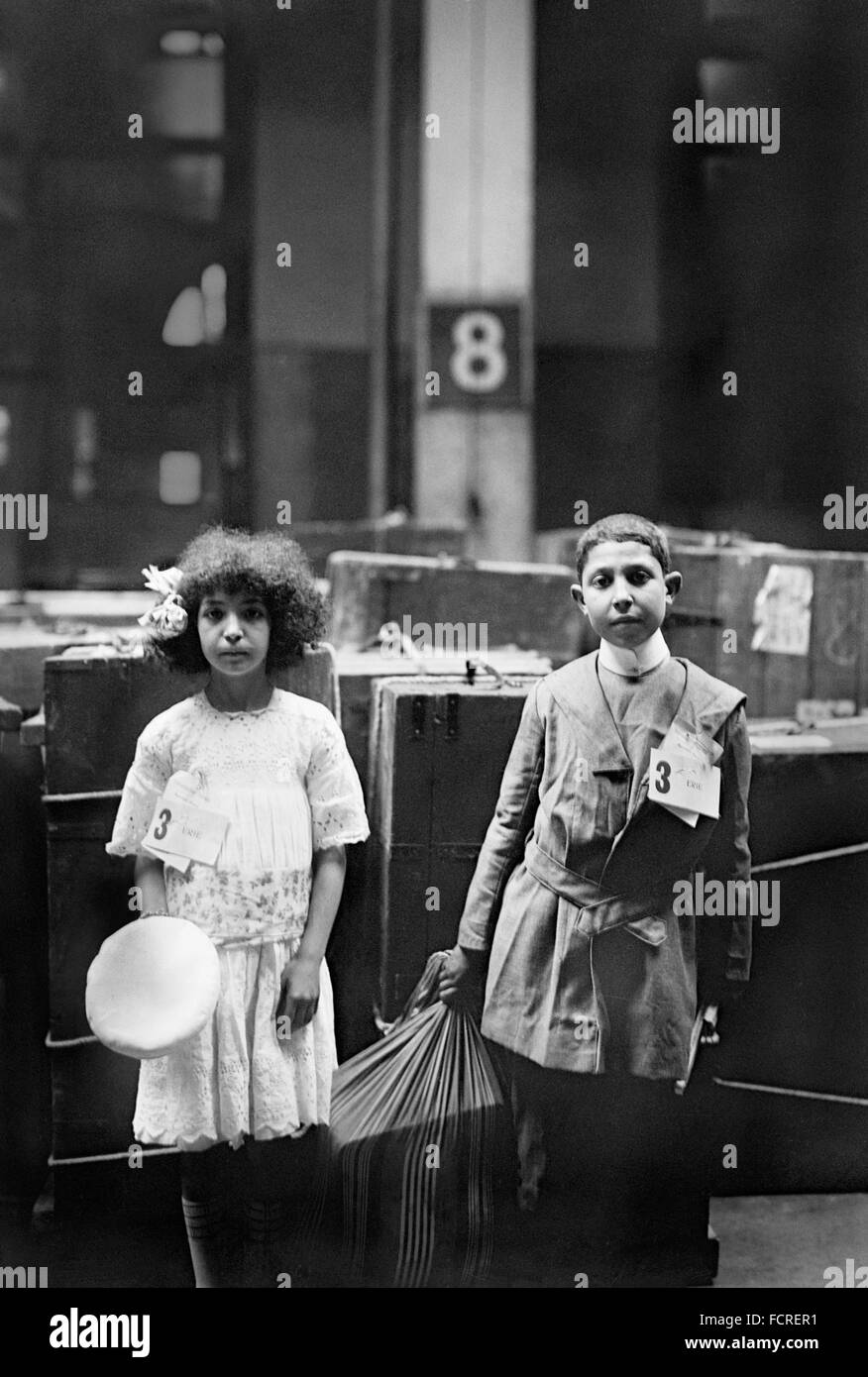 Immigrant children at Ellis Island, New York, NY, c.1915-20 Stock Photo