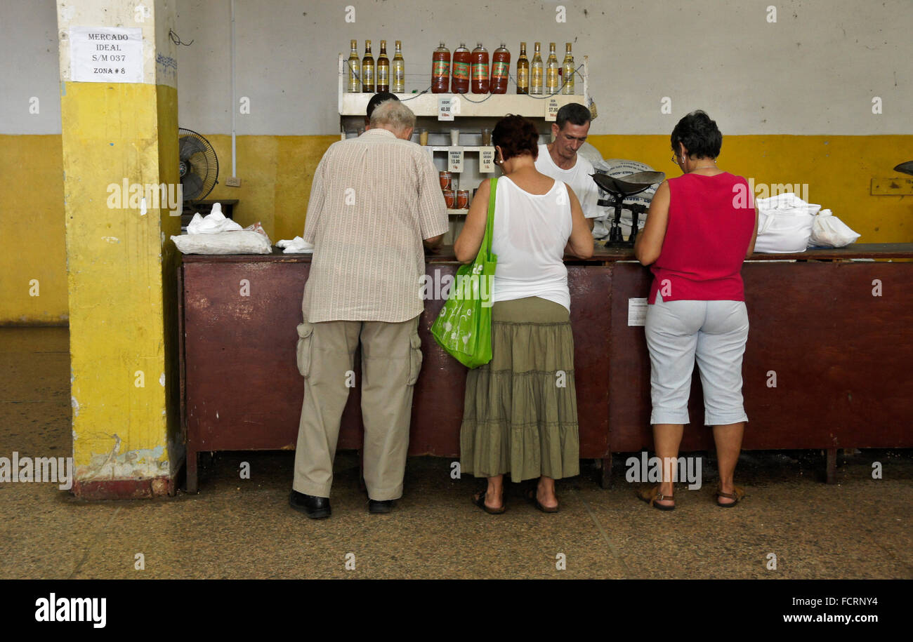 Government store (bodega) where ration cards are used, Vedado district, Havana, Cuba Stock Photo