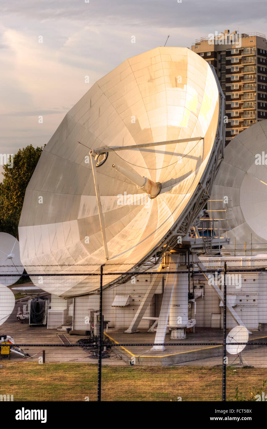 Satellite dish circular hi-res stock photography and images - Alamy