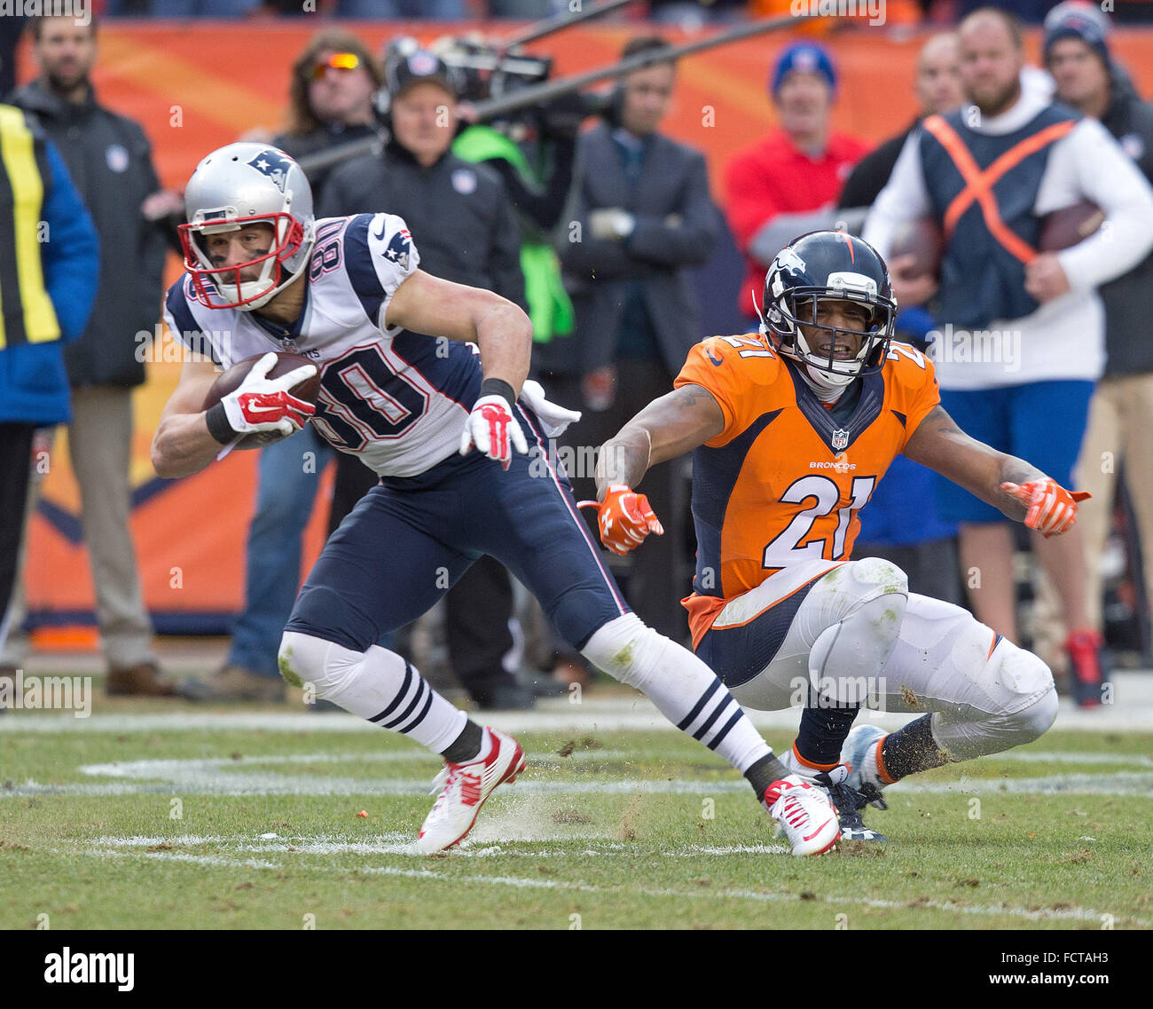 Jan. 8, 2012 - Denver, CO, USA - Pittsburgh Steelers WR MIKE WALLACE  catches a pass during the 1st. half at Sports Authority Field at Mile High  Sunday afternoon. The Broncos beat