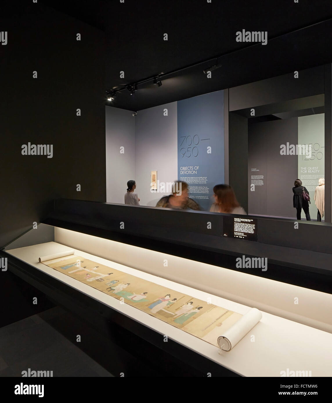 Horizontal display of hand scrolls. V&A Masterpieces of Chinese Painting, London, United Kingdom. Architect: Stanton Williams, 2 Stock Photo