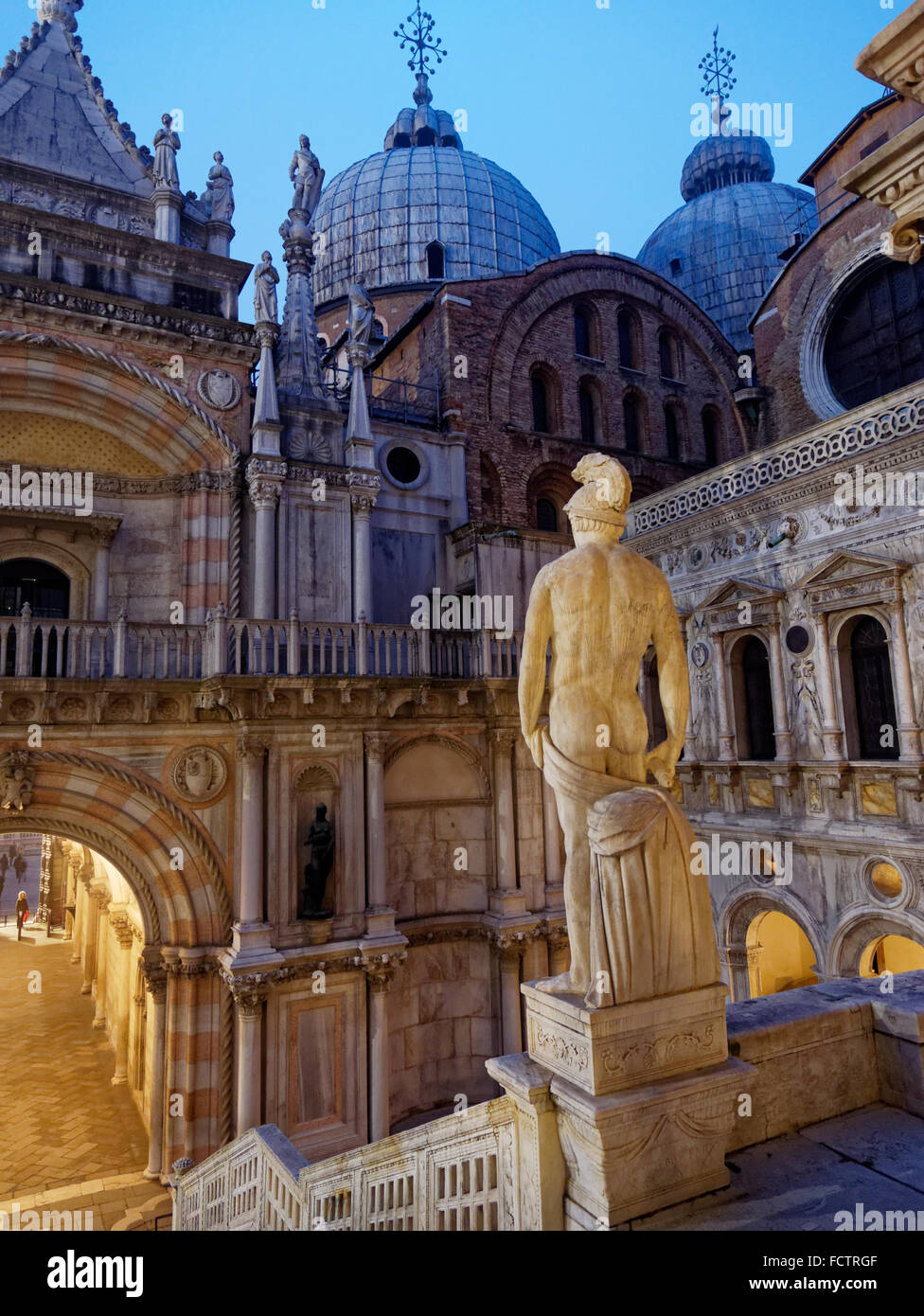 Statues doges palace venice veneto hi-res stock photography and images ...