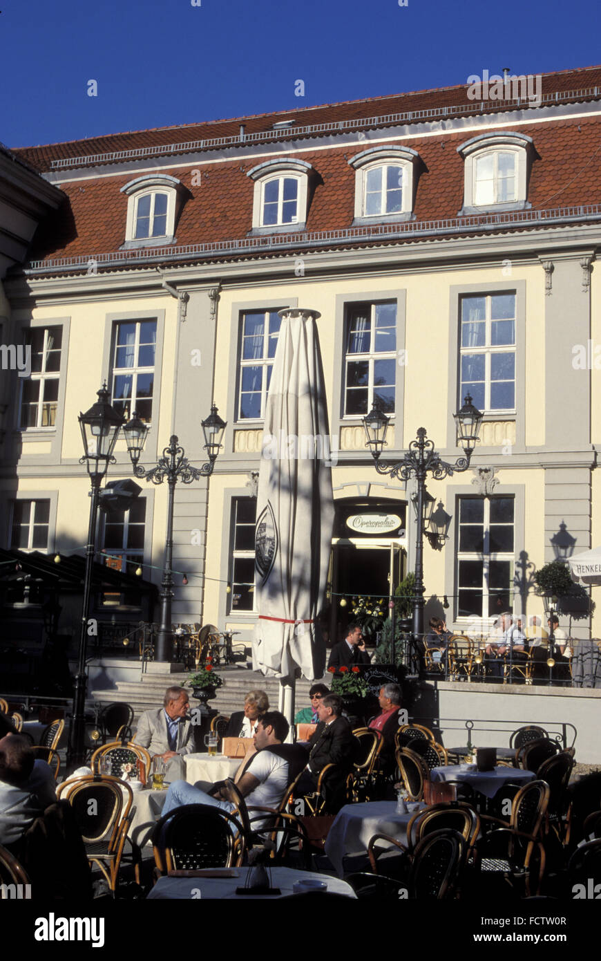 DEU, Germany, Berlin, the OpernpalaisCafe at the street Unter den