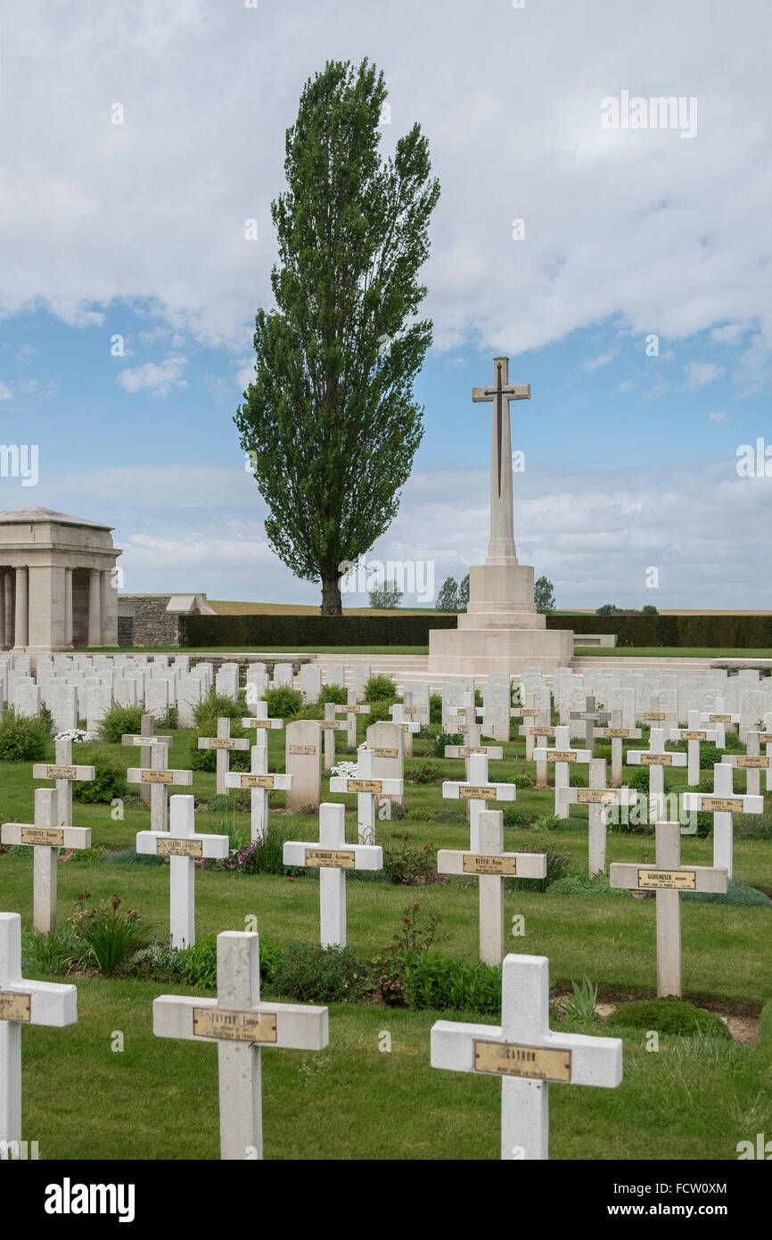 Crosses marking the graves of French soldiers at the AIF Cemetery, Flers, Somme, France showing the Cross of Sacrifice. Stock Photo